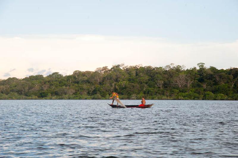 Pescadores en el Rio Amazonas, Belterra, Brasil, B...