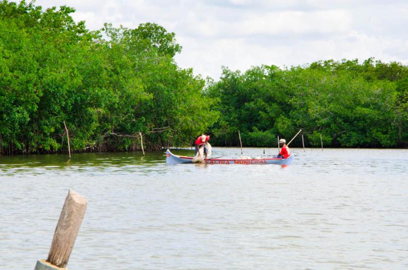 Pescadores en la Bahia de Cispata, San Antero, Cor...