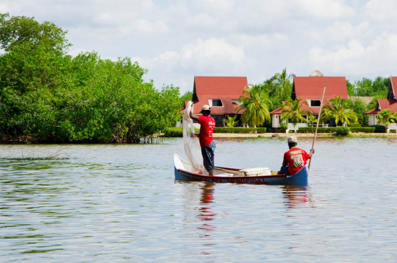 Pescadores en la Bahia de Cispata, San Antero, Cor...