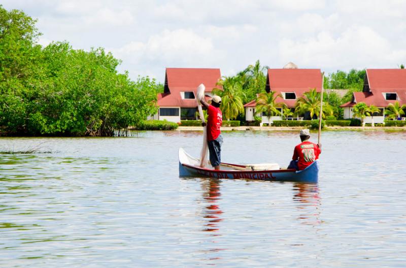 Pescadores en la Bahia de Cispata, San Antero, Cor...