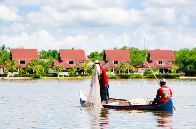 Pescadores en la Bahia de Cispata, San Antero, Cor...