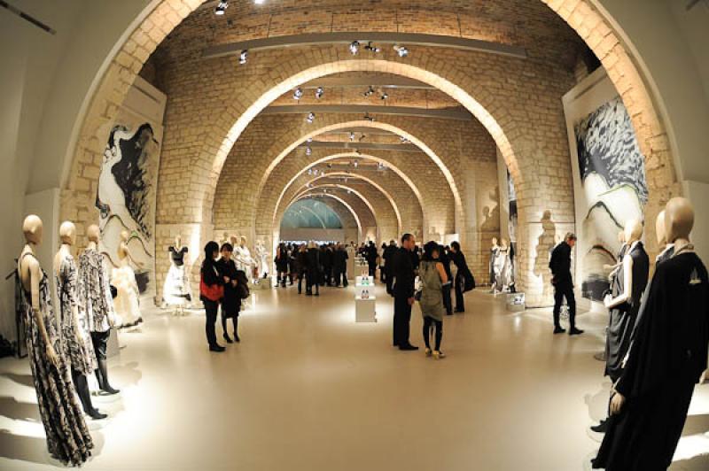 Exhibicion en un Museo, Paris, Francia, Europa Occ...