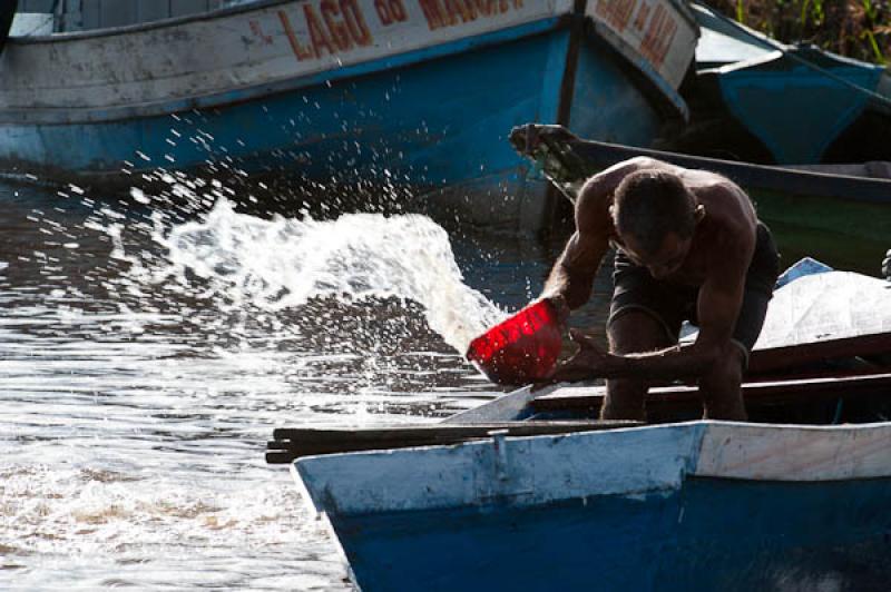 Hombre Trabajando, Lago de Maica, Santarem, Para, ...