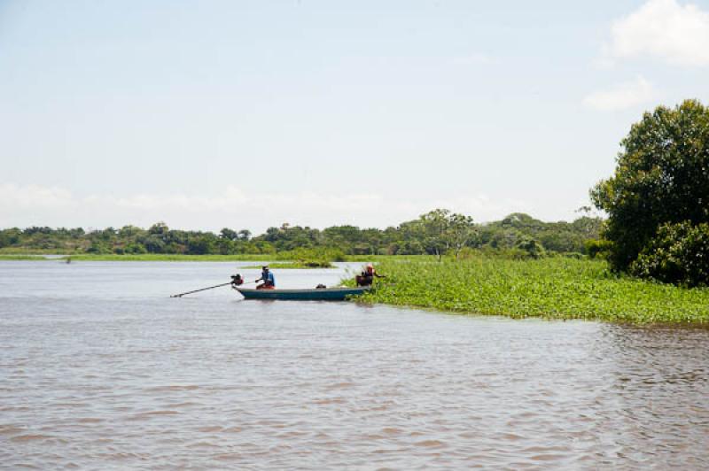 Lancha en el Lago de Maica, Santarem, Para, Brasil...