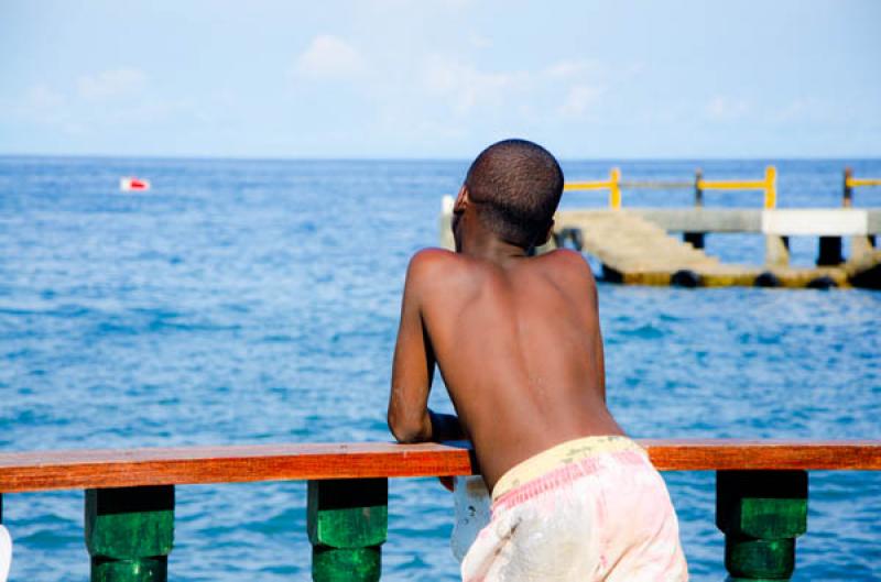 NiÃ±o en el Puerto de Capurgana, Capurgana, Acan...