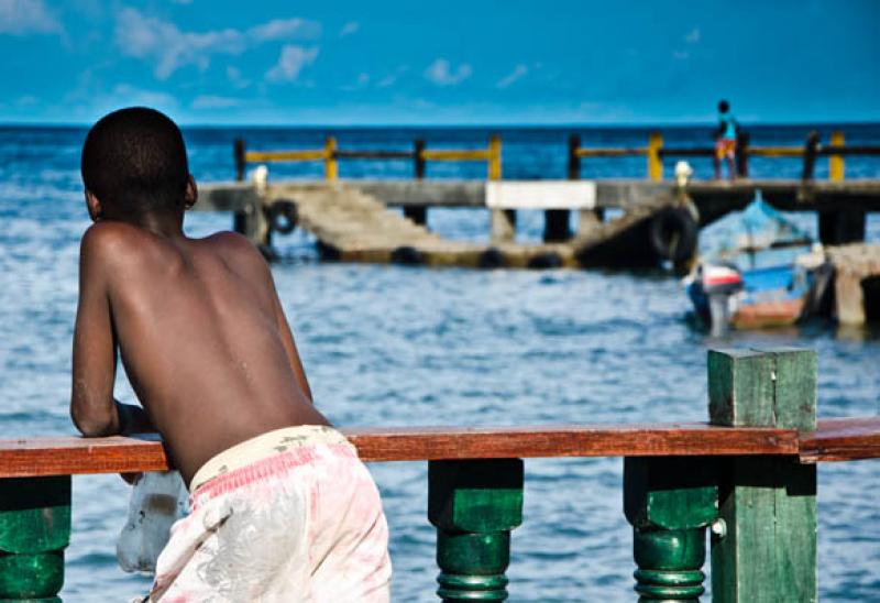 NiÃ±o en el Puerto de Capurgana, Capurgana, Acan...