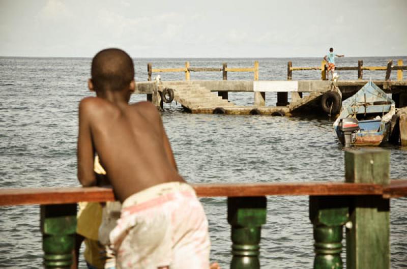 NiÃ±o en el Puerto de Capurgana, Capurgana, Acan...