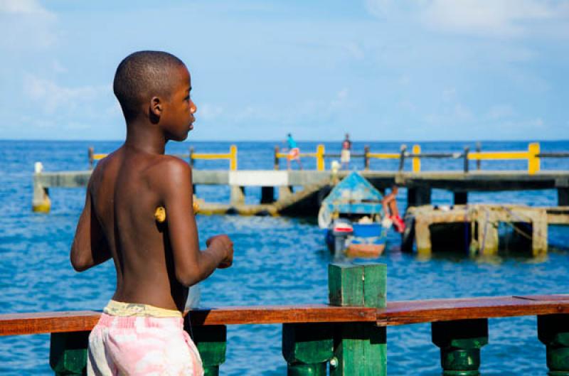 NiÃ±o en el Puerto de Capurgana, Capurgana, Acan...