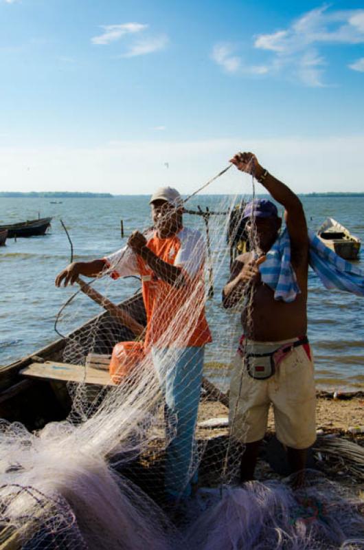 Pescadores en la Bahia de Cispata, San Antero, Cor...