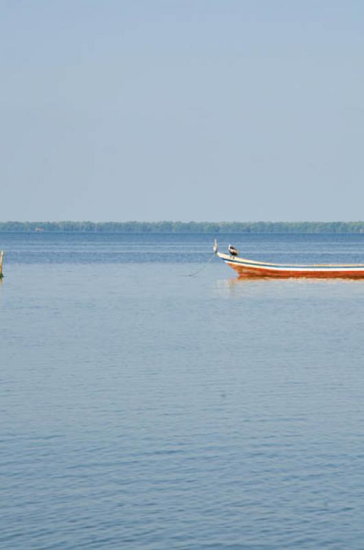 Canoa en la Bahia de Cispata, San Antero, Cordoba,...