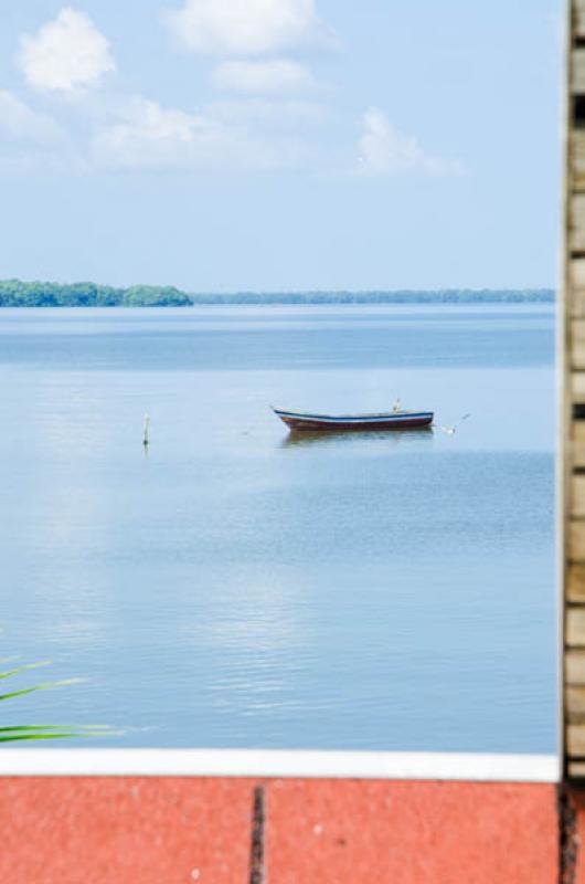 Canoa en la Bahia de Cispata, San Antero, Cordoba,...