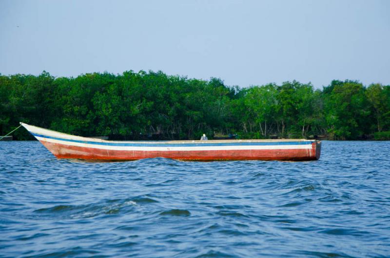 Canoa en la Bahia de Cispata, San Antero, Cordoba,...