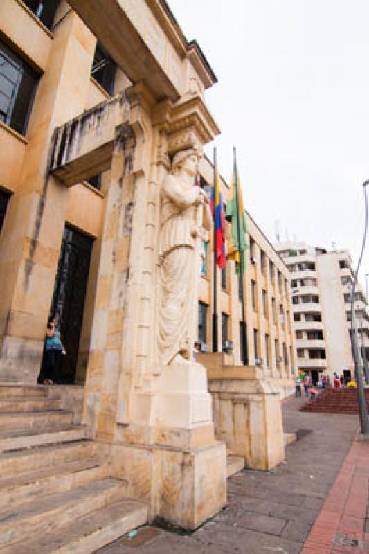 Palacio de Justicia, Plaza Civica Luis Carlos Gala...