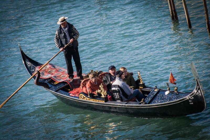 Paseo en Gondola en el Gran Canal, Venecia, Veneto...