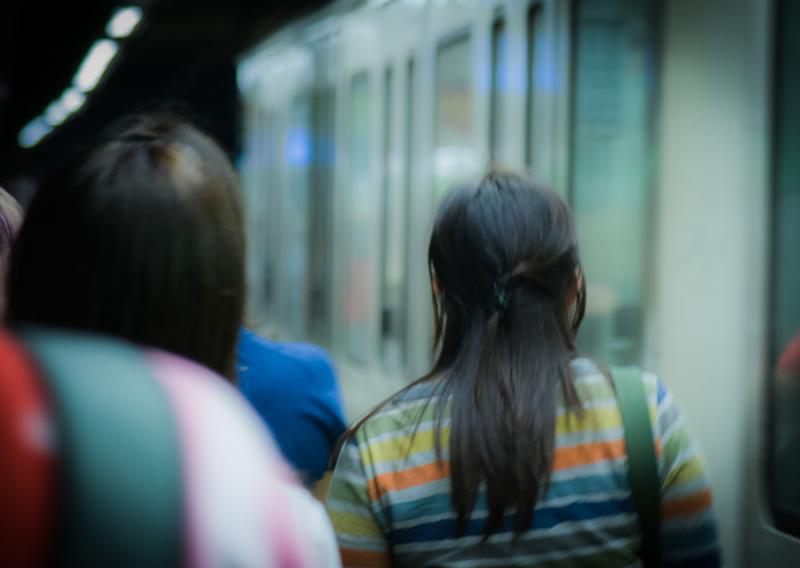 Personas en el Metro de Italia, Roma, Europa Occid...