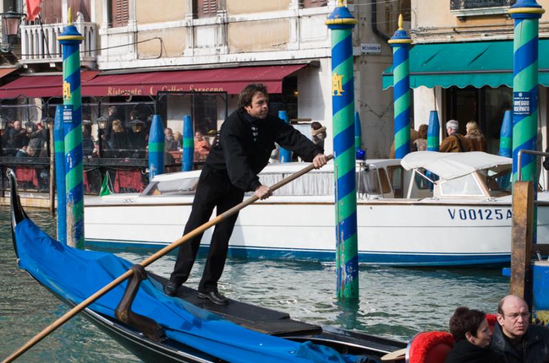 Paseo en Gondola, Venecia, Veneto, Italia, Europa ...