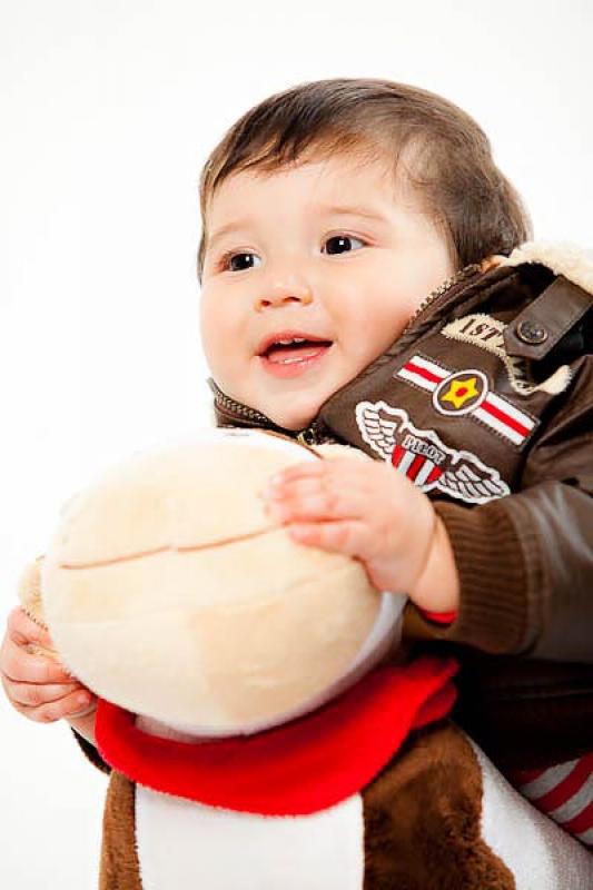 Bebe Jugando