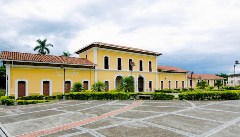 Antigua Estacion del Ferrocarril, Guadalajara de B...