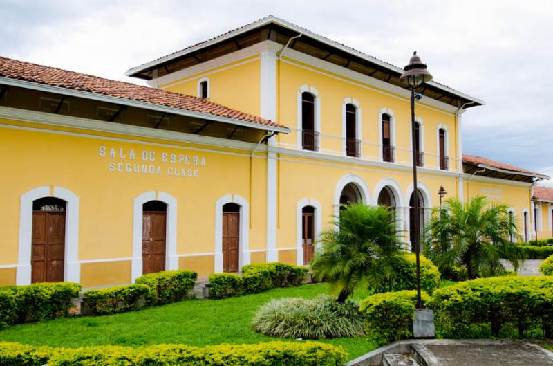 Antigua Estacion del Ferrocarril, Guadalajara de B...