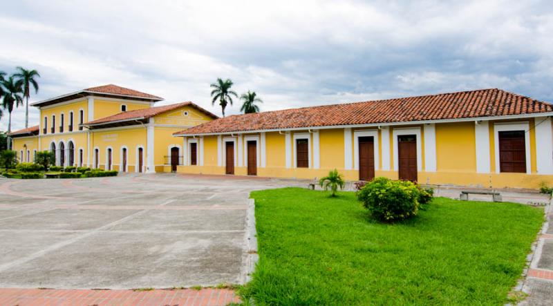 Antigua Estacion del Ferrocarril, Guadalajara de B...