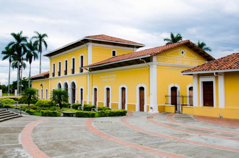 Antigua Estacion del Ferrocarril, Guadalajara de B...