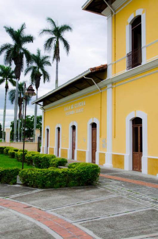 Antigua Estacion del Ferrocarril, Guadalajara de B...