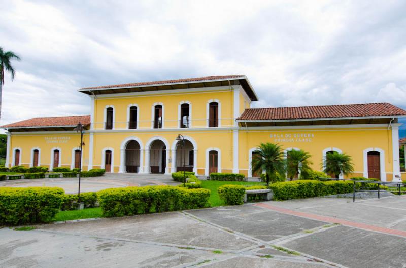 Antigua Estacion del Ferrocarril, Guadalajara de B...