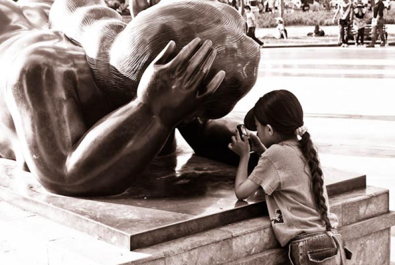 Mujer con Espejo, Plaza Botero, Medellin, Antioqui...