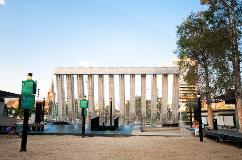 La Puerta Urbana, Parque de los Pies Descalzos, Me...