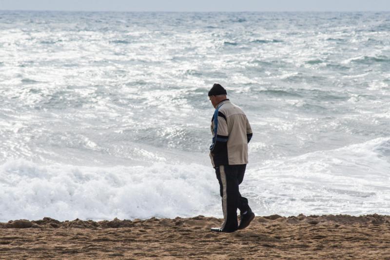 Hombre Caminando, Playa de la Barceloneta, Barcelo...