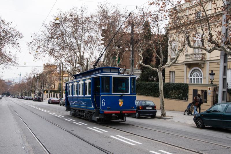 Tranvia Azul en las Calles de Barcelona, Cataluña...