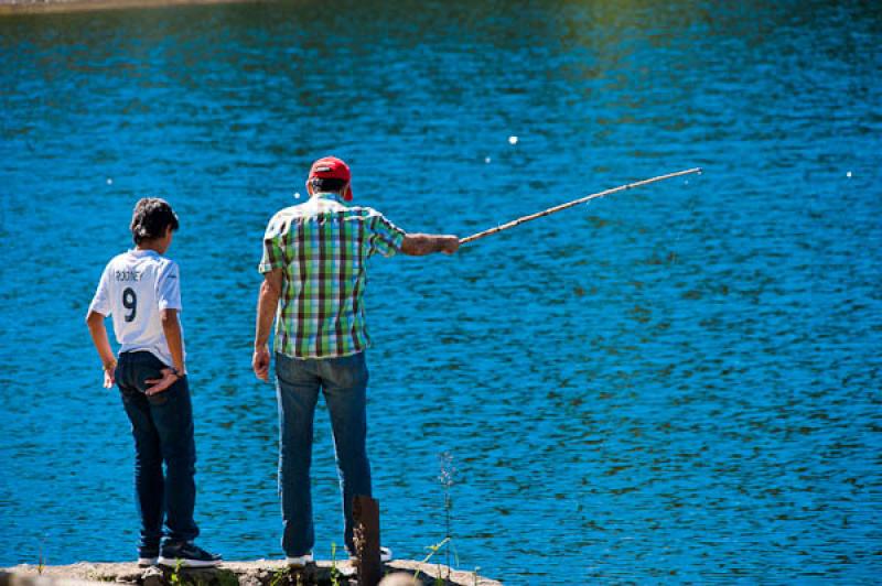 Padre y su Hijo Pescando