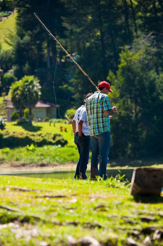 Padre y su Hijo Pescando