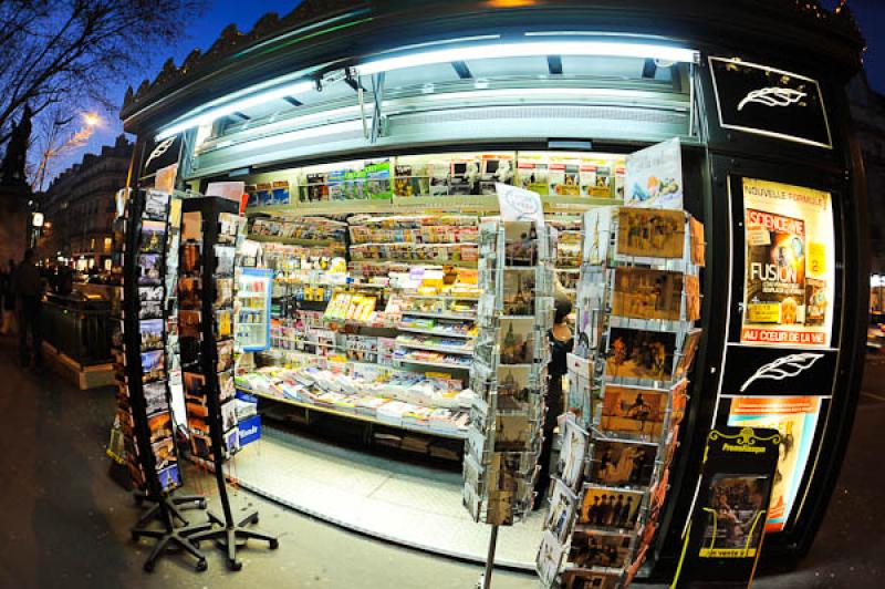 Kiosco de Prensa, Paris, Francia, Europa Occidenta...