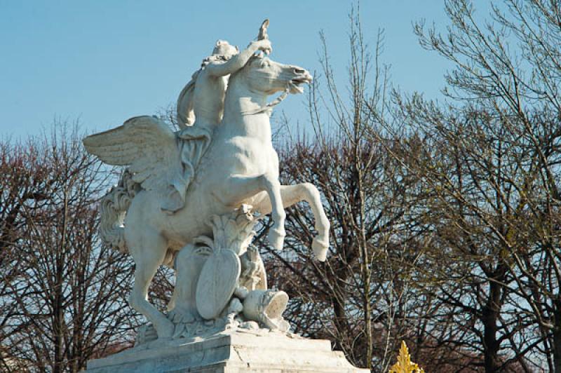 Estatua Mercurio sobre Pegaso, Plaza de la Concord...