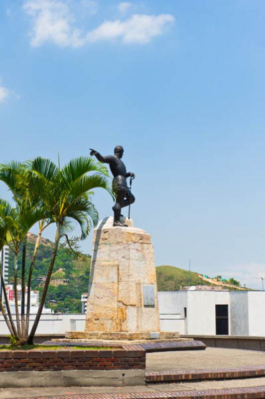 Estatua de Sebastian de Belalcazar, Cali, Santiago...