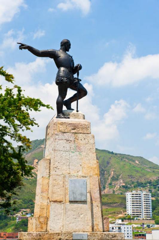 Estatua de Sebastian de Belalcazar, Cali, Santiago...