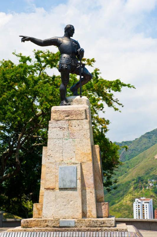 Estatua de Sebastian de Belalcazar, Cali, Santiago...