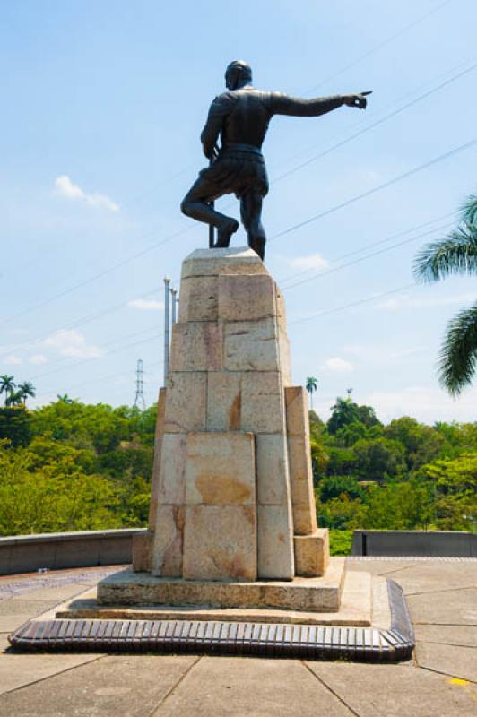 Estatua de Sebastian de Belalcazar, Cali, Santiago...