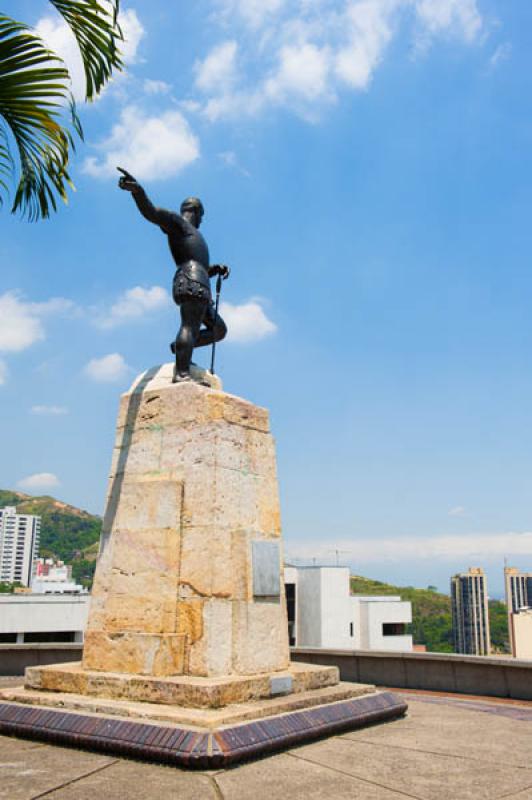 Estatua de Sebastian de Belalcazar, Cali, Santiago...