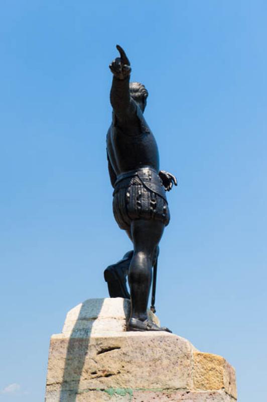 Estatua de Sebastian de Belalcazar, Cali, Santiago...