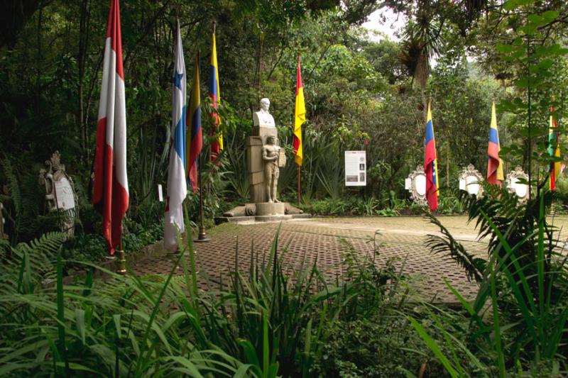 Plaza de Banderas, Casa Museo Quinta de Bolivar, B...