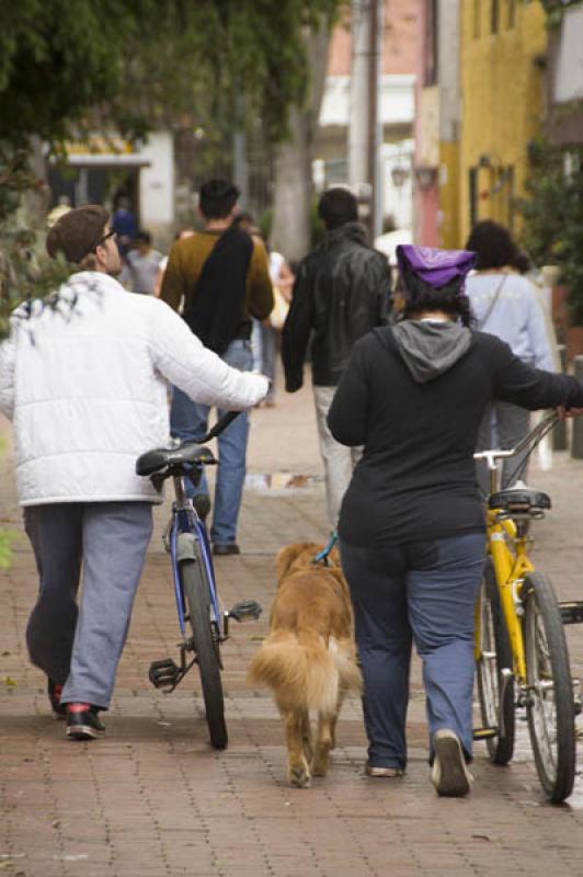 Pareja Caminando, Usaquen, Bogota, Cundinamaraca, ...