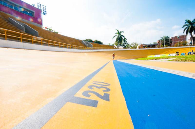 Ciclista en el Velodromo, Medellin, Antioquia, Col...