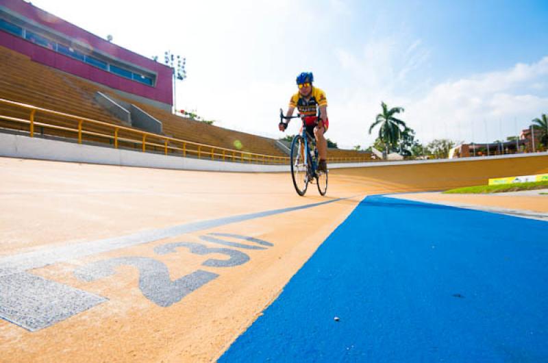 Ciclista en el Velodromo, Medellin, Antioquia, Col...