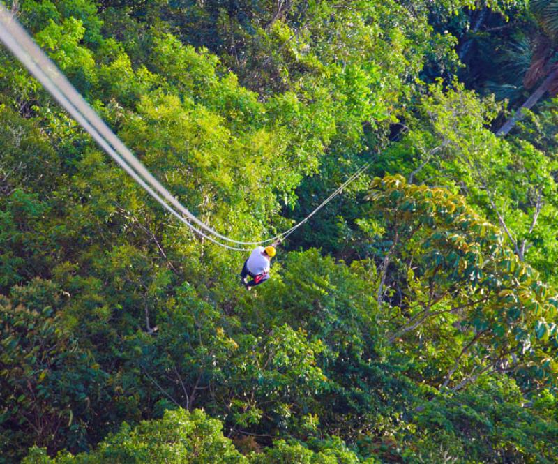 Canopy en la Hacienda Marsella, Villavicencio, Met...