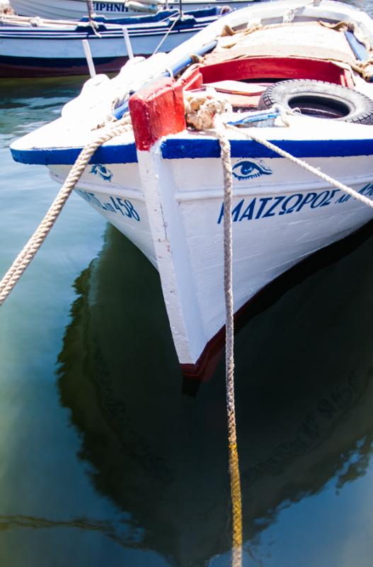 Barco en Parikia, Paros, Grecia, Europa Occidental