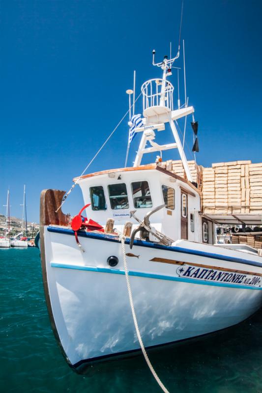 Barco en Parikia, Paros, Grecia, Europa Occidental