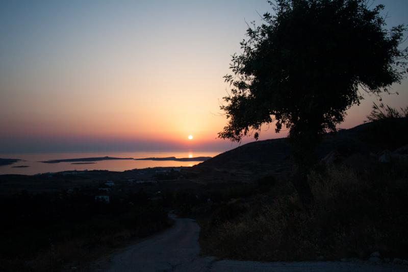 Atardecer en Mikonos, Paros, Grecia, Europa Occide...