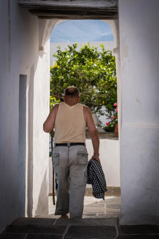 Hombre Caminando, Sifnos, Islas de Ciclades, Greci...